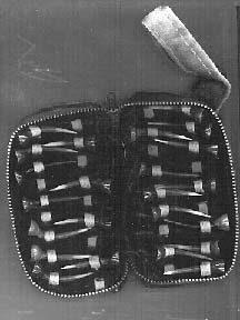 Pouch with fighting spurs for cocks used in fighting